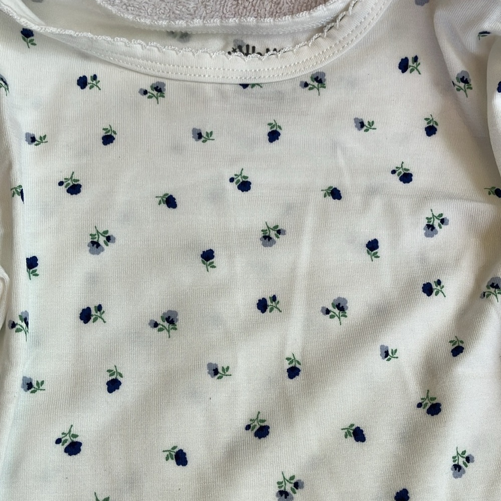 Two sets of flowered size 2 T pajamas. Lightweight & cooler sleeping. - Picture 8 of 11